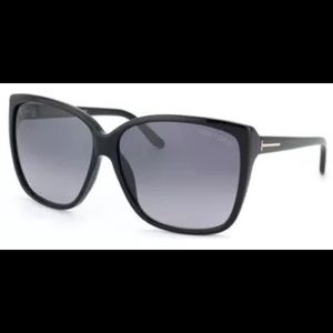 Tom Ford FT0228 Lydia 01B
*comes with original packaging